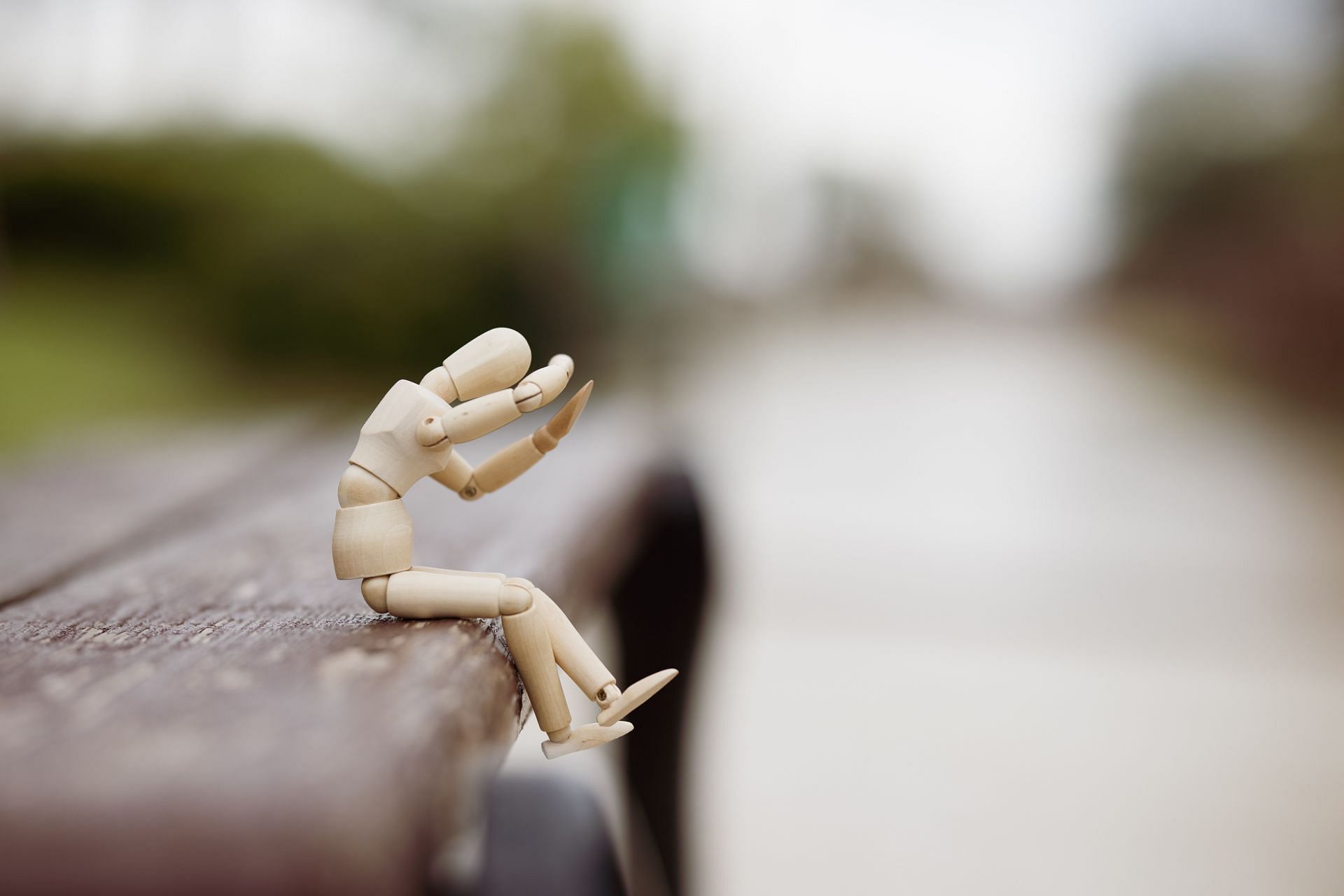Managing stress can sometimes be as easy as taking a walk. (Image via Unsplash/ Engin Akyurt)
